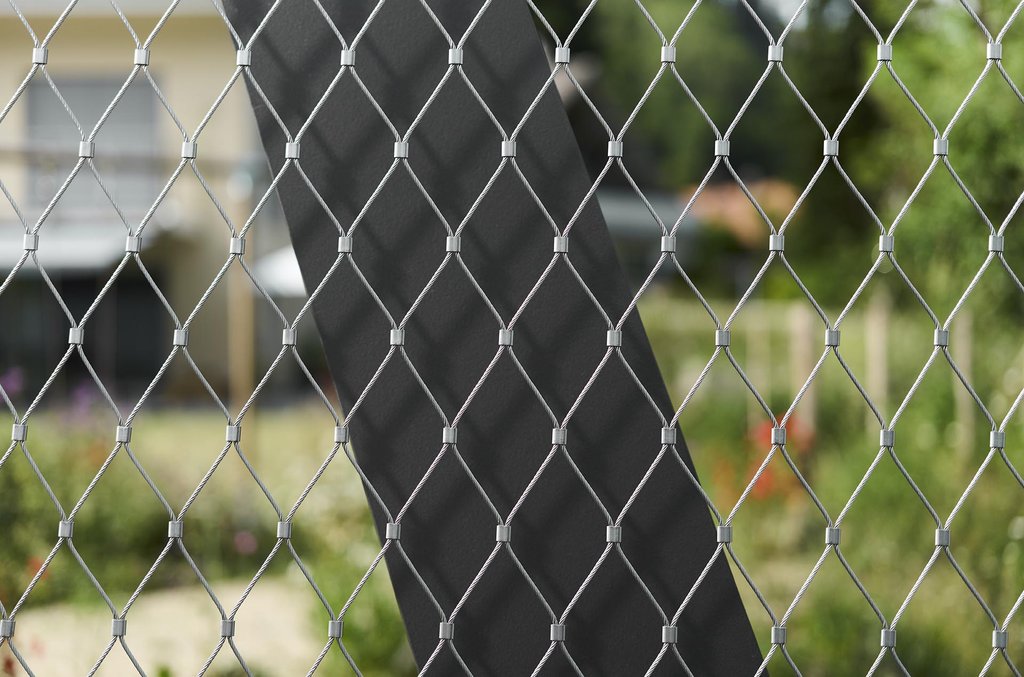 編織型不銹鋼繩網(wǎng)在動物園防護與高空防墜中的應用